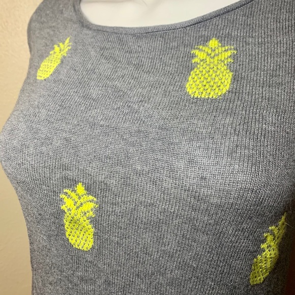 Old Navy Pineapple knit top - Picture 2 of 7